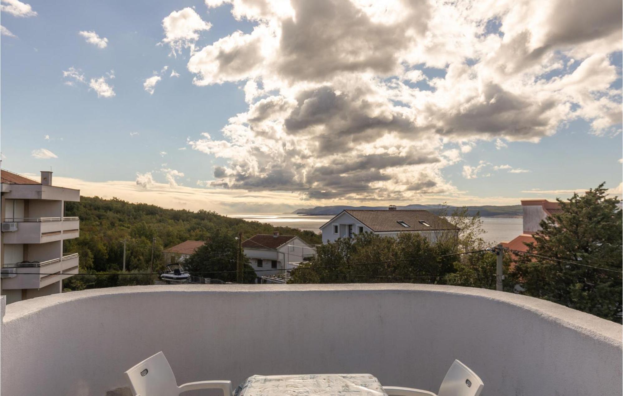 1 Bedroom Cozy Apartment In Jadranovo Esterno foto